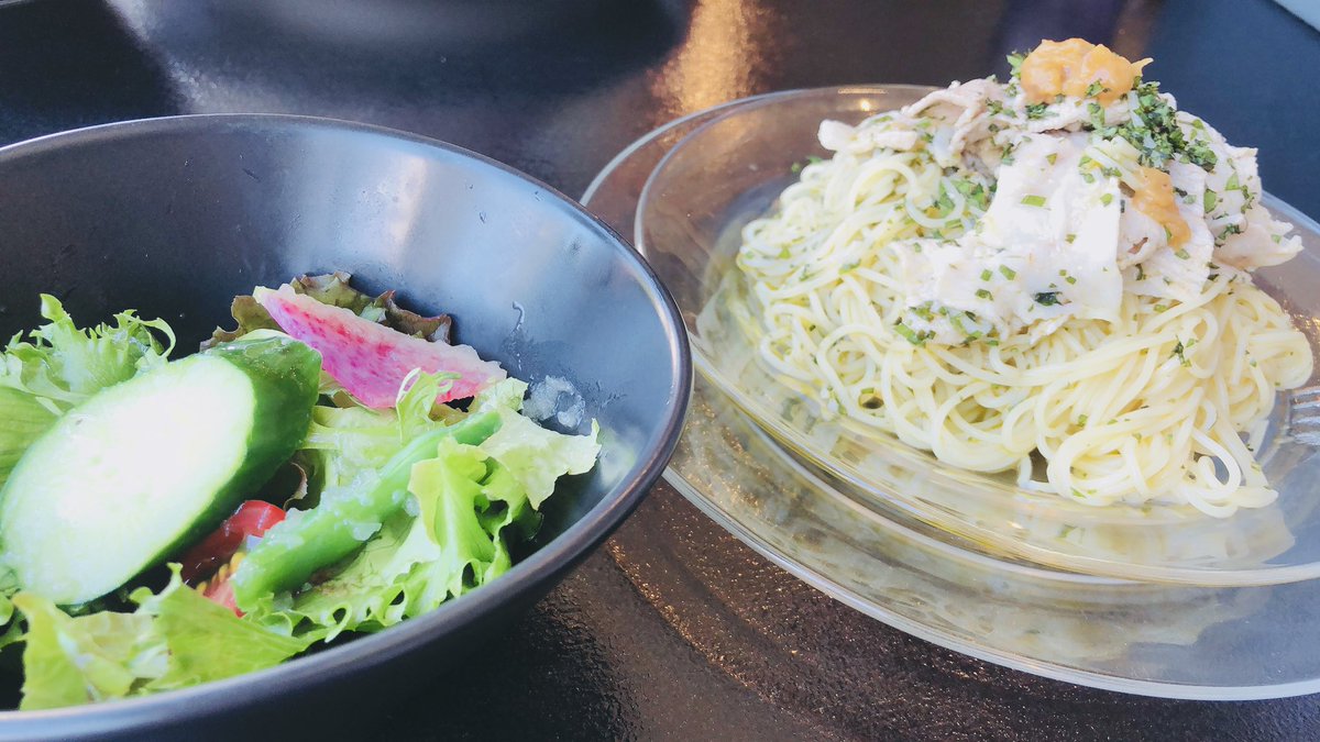 kaori_kaori_00's tweet photo. 友達とCafeを求めて、
オシャレspotである南堀江へ⭐️
ランチ時だったので
ご飯に行ってみました😍👍
名前は「Cafe mode」⚜️
店内めちゃくちゃオシャレー😳✨
メニューを見て「もち豚と梅しその冷製パスタ」に決定🍽
サッパリしてて美味しい😋💕
#Mode
#Cafemode
#堀江
#冷製パスタ https://t.co/e0EJyFQJ6t