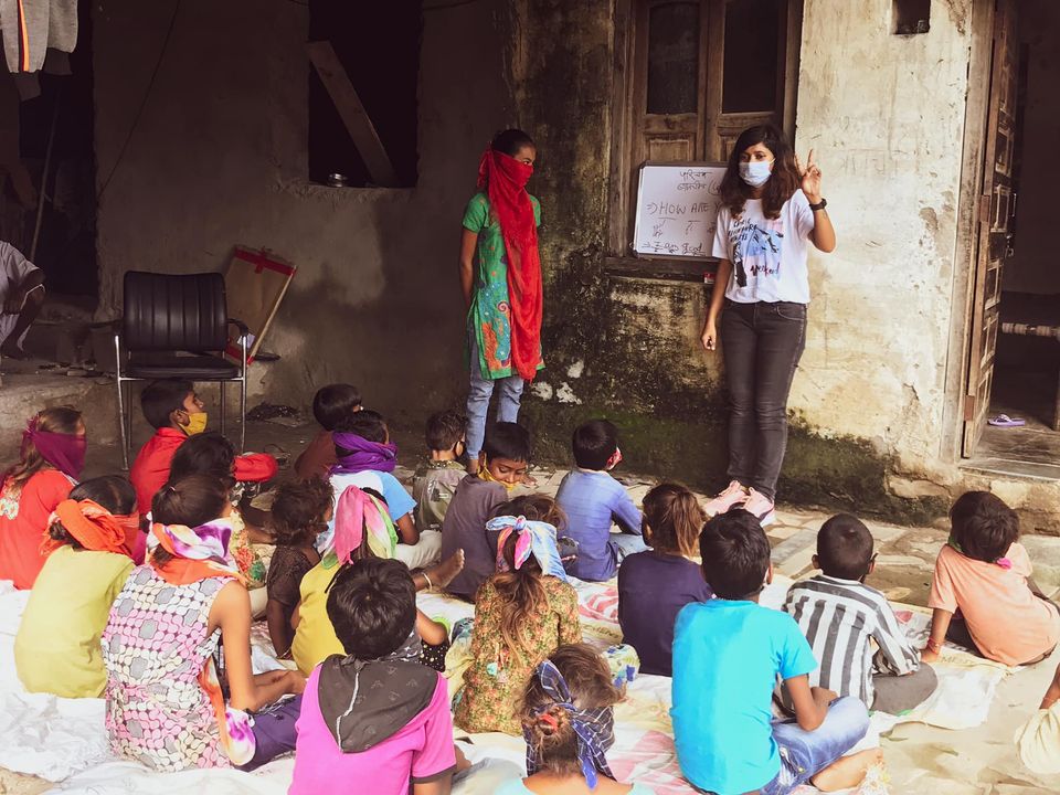 bagofsmile's tweet photo. The Slum pathshala project of Bag Smile Foundation which is an NGO in India identifies such out-of-school children from remote villages, tribal areas and urban slums, and provides them quality education. https://t.co/4Hc9LdiKH0
