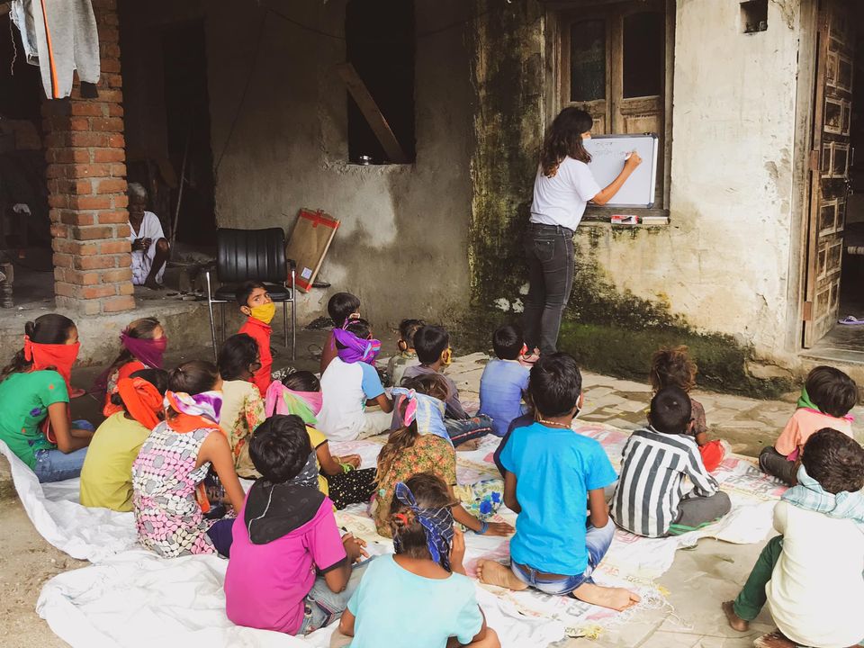 bagofsmile's tweet photo. The Slum pathshala project of Bag Smile Foundation which is an NGO in India identifies such out-of-school children from remote villages, tribal areas and urban slums, and provides them quality education. https://t.co/4Hc9LdiKH0
