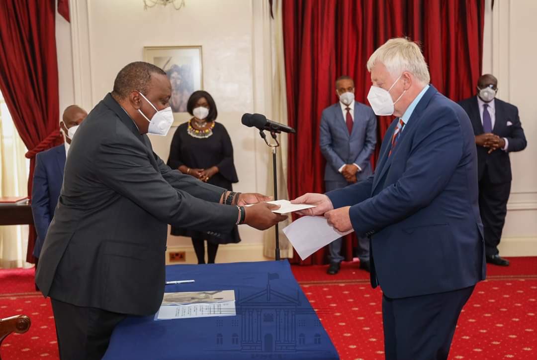 NLinKenya's tweet photo. H.E. Mr. Maarten Brouwer, new Ambassador of Netherlands to Kenya, presented his credentials yesterday to H.E. Mr. Uhuru Kenyatta, President of the Republic of Kenya.  Welcome Ambassador Maarten Brouwer. https://t.co/UPO7eEwqUP