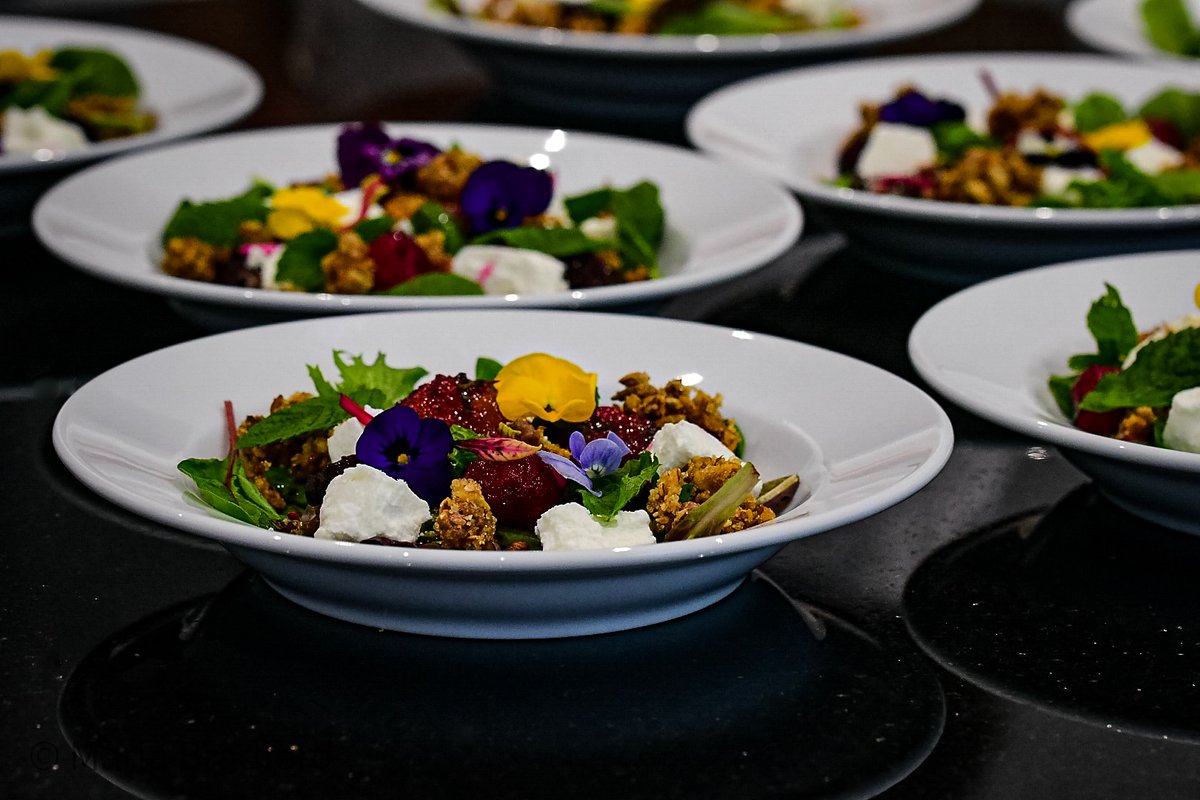 Beetroot and Goat Cheese Salad topped with Fonio, Egusi and Sesame Seeds Granola
#sierraleone #freetown #afrofusion #mariabradfordkitchen #proudlyafricanbrand https://t.co/caS4goAitZ