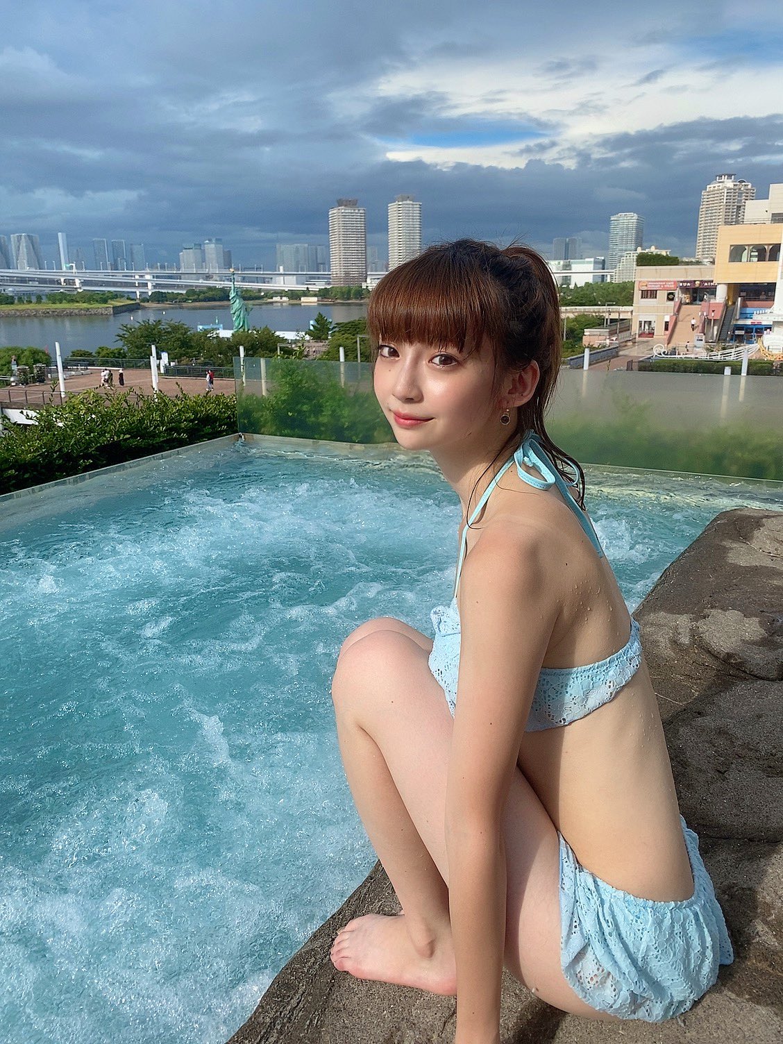 荻野由佳 昨日載せた写真 まだ少しあって 少し 衣装の日焼けが目立ちますね T T 荻野由佳 昨日載せた写真 まだ少しあって 少し 衣装の日焼けが目立ちますね T T
