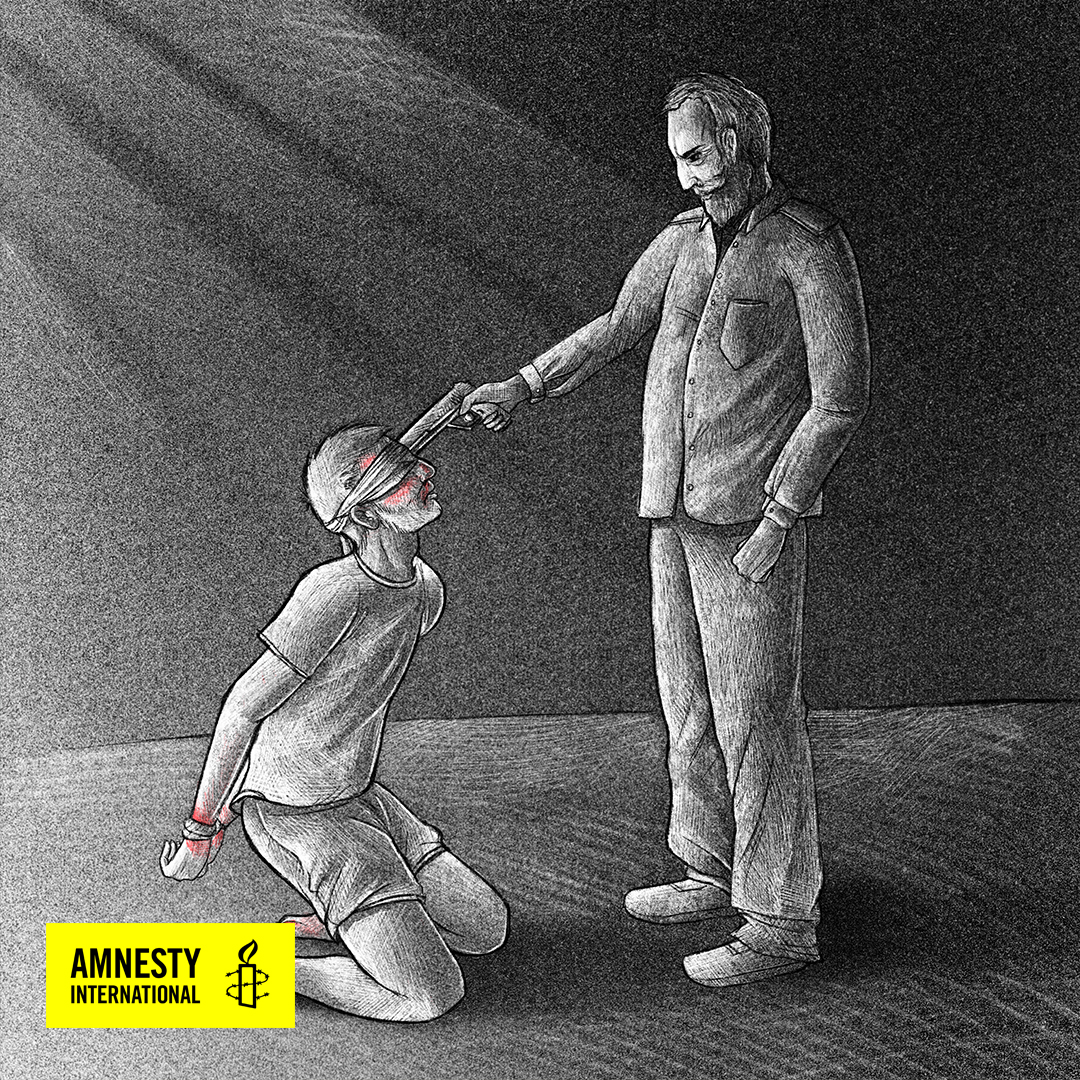 AmnestyIran's tweet photo. یکی از معترضان به عفو بین‌الملل گفته است که مأموران دو بار او را با اعدام نمایشی شکنجه داده‌اند.
یک بار، حدود ساعت چهار صبح، او را به حیاط برده و کیسه‌ای روی سرش کشیده بودند و وادارش کرده بودند روی یک چهارپایه بایستد. https://t.co/JsswAqw2D9