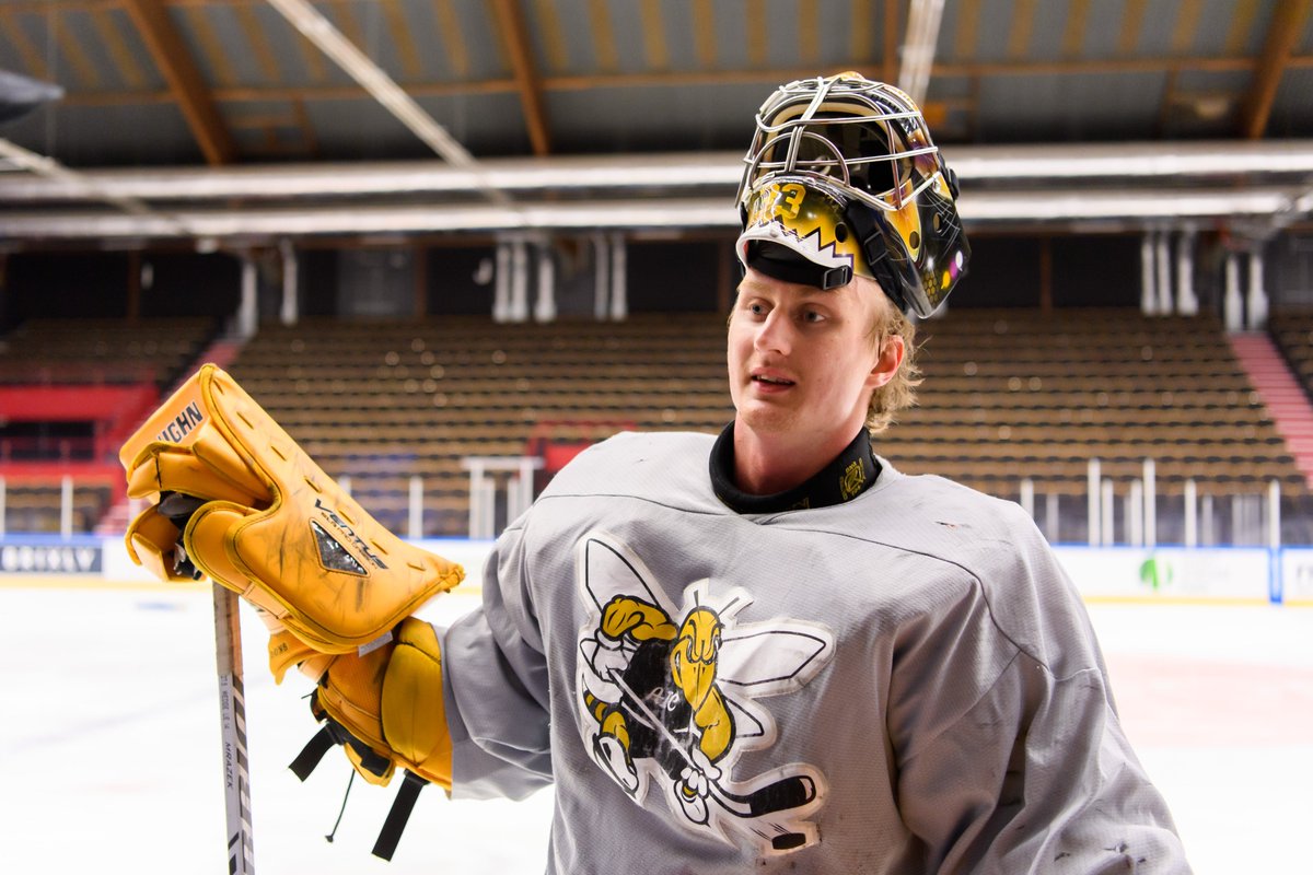 Frölunda lånar till kvällens match in målvakten Zackarias Skog från Västervik. I Johan Mattssons frånvaro (krasslig) bildar han målvaktspar med Niklas Rubin.

Matchen mot Rögle startar 19.00 (torsdag) och sänds via C Mores kanaler.