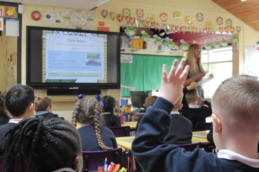 BellsFarm's tweet photo. #StaySafe rules and routines are being explained to children currently. Thank you for your support.  #BackToSchool #BackToSchool2020 https://t.co/QTFEZ7YCrJ