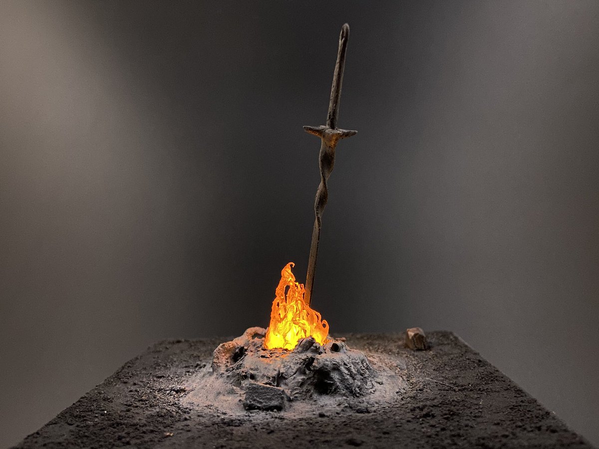 ピコ 珍しくちゃんと写真撮ったのでアップさせて頂きます ダークソウルから 篝火 完成です ロウソクledを4個仕込んだので炎がゆらゆら揺らぎます ダクソ 篝火