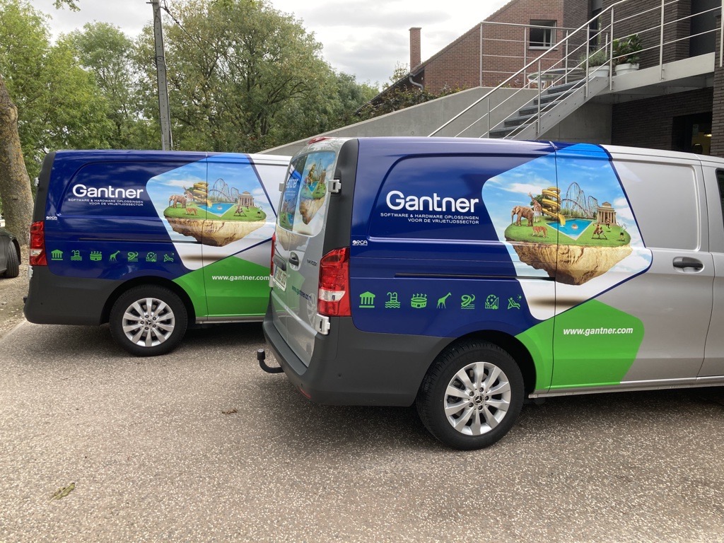 Onze nieuwe coole bestelwagens al gespot? 😍 
Onze technische dienst maakt voortaan de Benelux "onveilig" met deze bolides. #gantner @MBBE_NL #bedrijfswagens