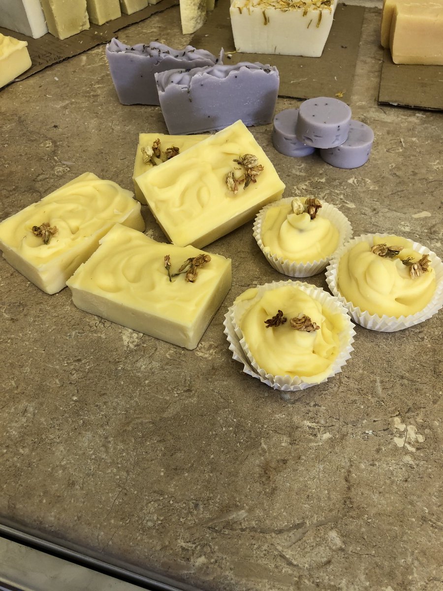 AmandaHeagney's tweet image. Carrot and citrus, looks good enough to eat ! #makingsoap #inmyshed
