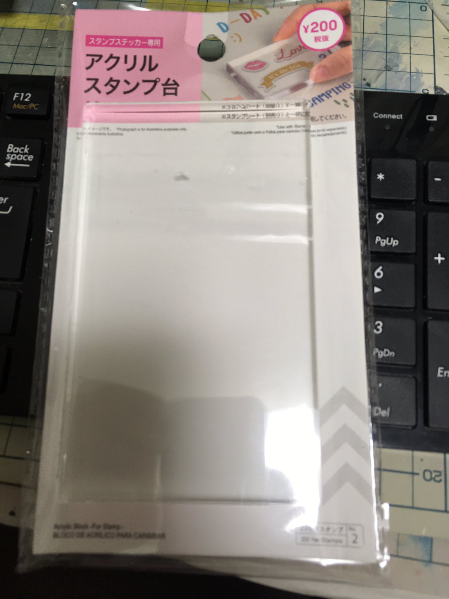 おやつ我慢 ダイソーに行ったら7 6 12 ７ 0 9cm位のアクリル板が0円で売っていた 小サイズガレキの飾り台として非のうちどころも無い 100均には貧乏モデラーを救う神でもおわすのかな T Co Djqvhtt3av Twitter