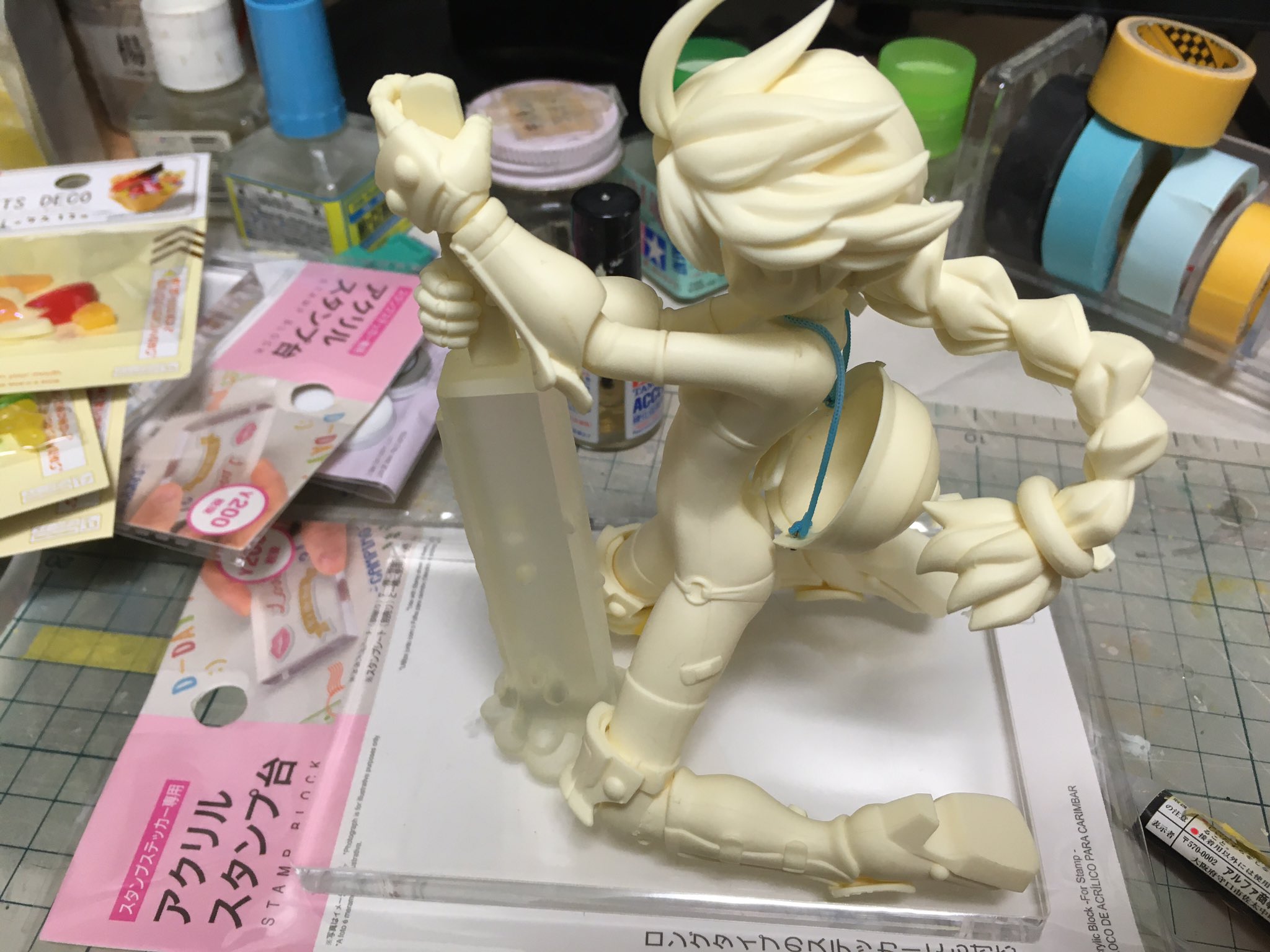 おやつ我慢 ダイソーに行ったら7 6 12 ７ 0 9cm位のアクリル板が0円で売っていた 小サイズガレキの飾り台として非のうちどころも無い 100均には貧乏モデラーを救う神でもおわすのかな T Co Djqvhtt3av Twitter