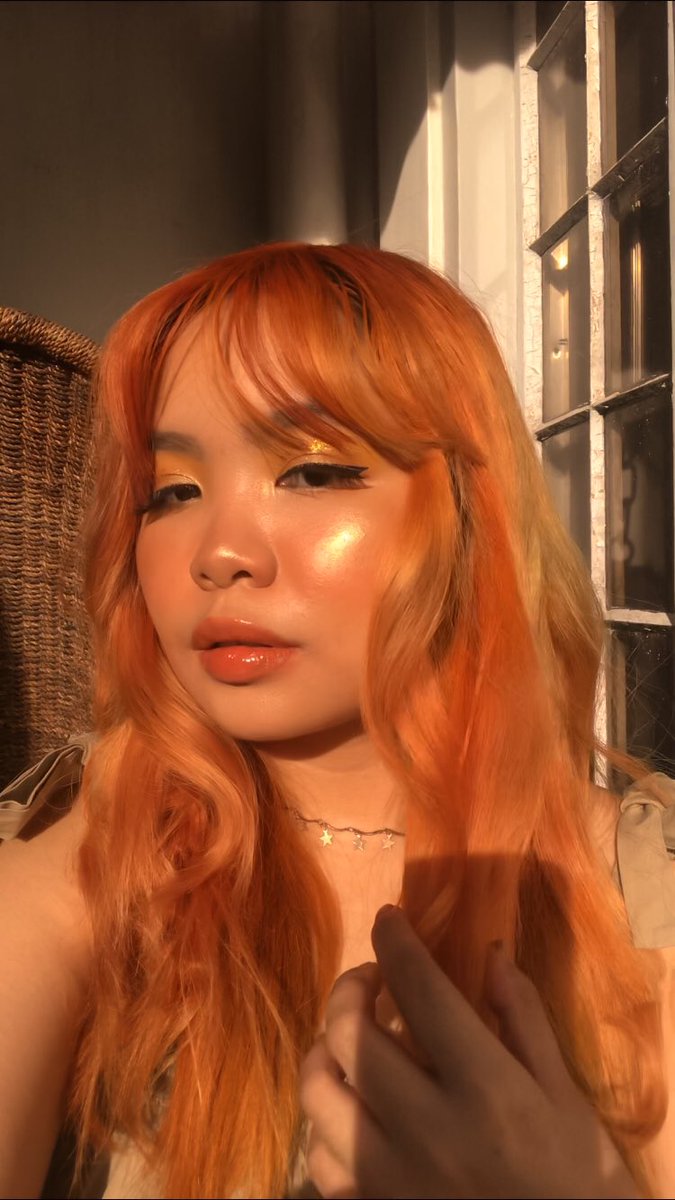 Hannwich's tweet photo. Noone:

Me: *changes hair in a span of a month and chooses two colors directly opposite each other on the color wheel* 😂 I will be letting my hair breathe now thank u lol https://t.co/lv2uXaTMOX