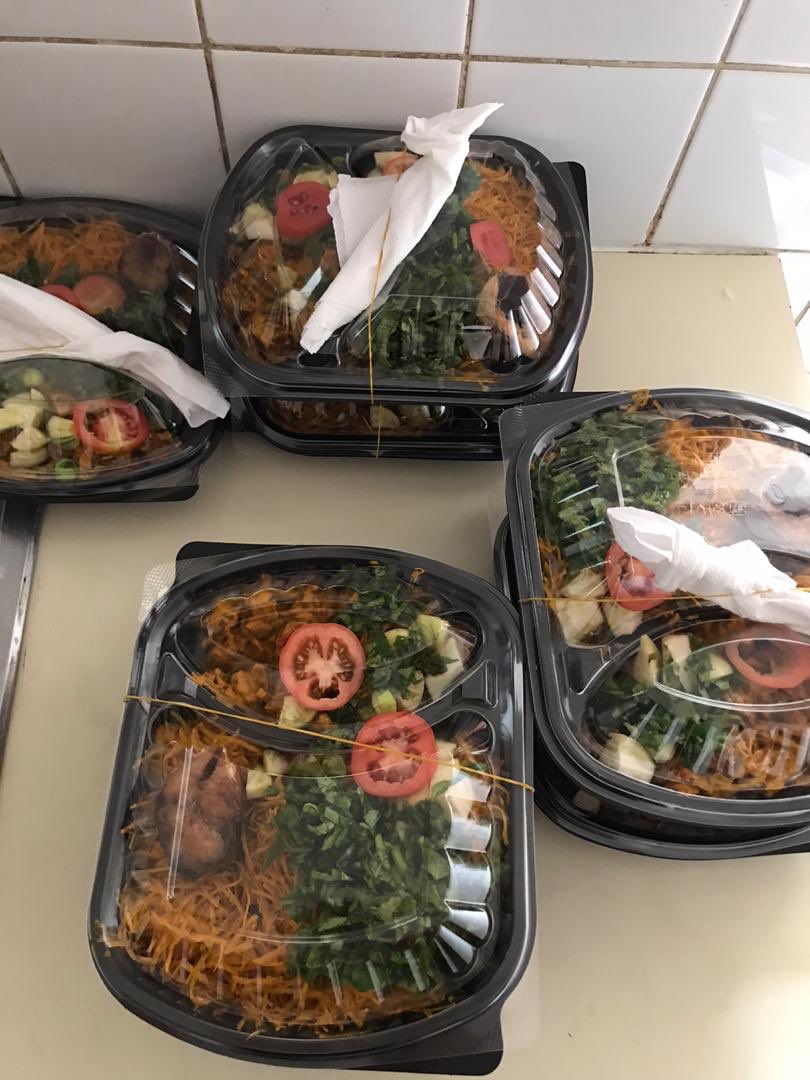 Abuja fam!!!! Food is ready!!!!!
Order for your Abacha with nkwobi and fish. A plate is N2000 only!!! 
WhatsApp: 0818 762 5800 to order.
Delivery is not free 
Please help me RT
#AbujaTwitterCommunity #abujabusiness #abujafoods #abujaabacha