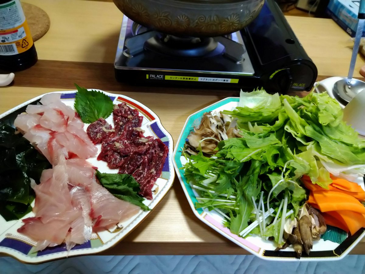 まいど憶良です 今日の晩ごはんは魚しゃぶ ヒラマサ 鯛 クジラを柵で買ってきて 食べる寸前に刺身包丁で薄切りに わかめと一緒にしゃぶしゃぶしました クジラは薄切り後ざっと血を抜いて生姜を揉み込んでます おくらです 晩ごはん おうち まいど憶良です 今日の晩ごはんは魚しゃぶ ヒラマサ 鯛 クジラを柵で買ってきて 食べる寸前に刺身包丁で薄切りに わかめと一緒にしゃぶしゃぶしました クジラは薄切り後ざっと血を抜いて生姜を揉み込んでます おくらです 晩ごはん おうち