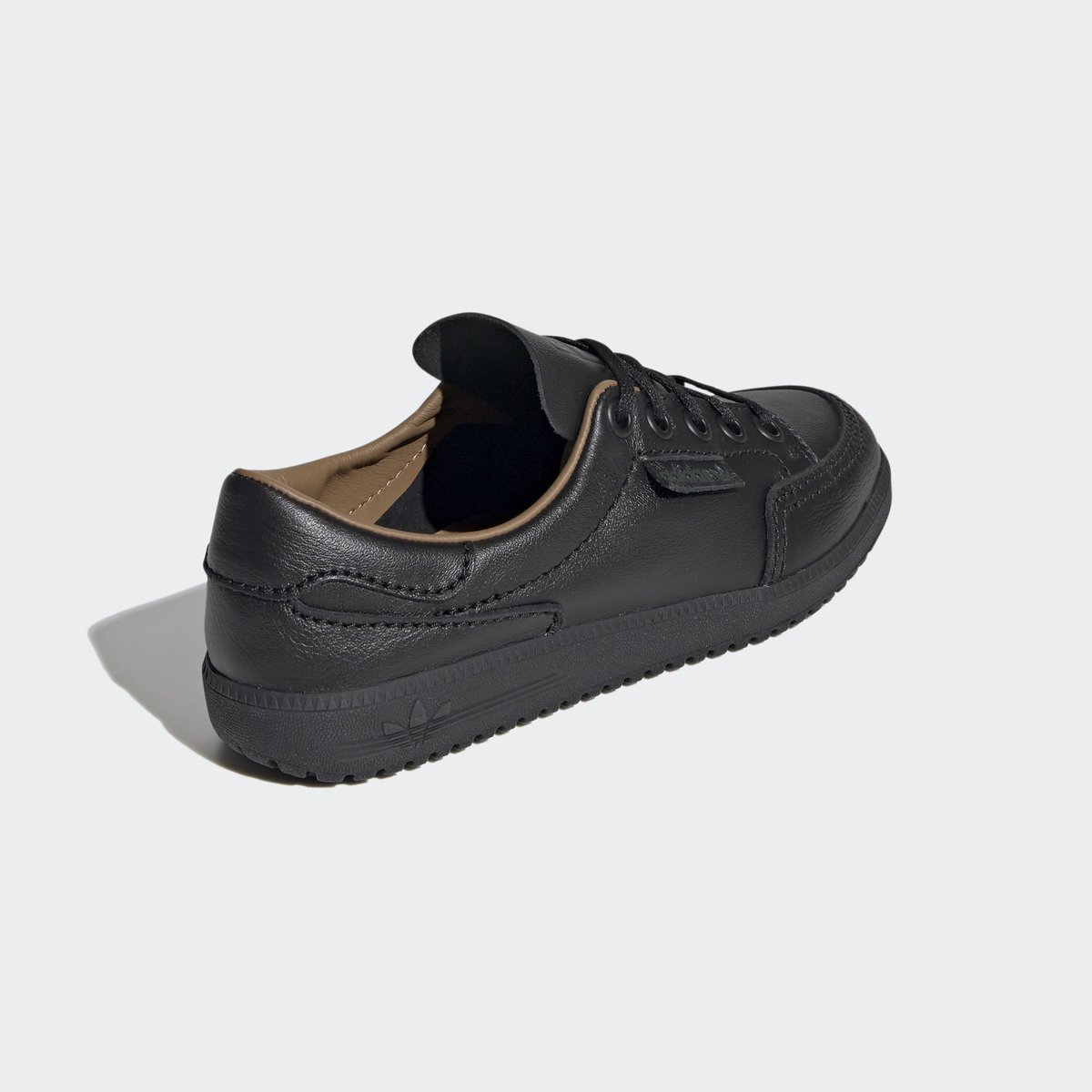 adiFamily_'s tweet photo. Freshly dropped
#adidas #Garwen
Live now on @adidasUK
Thanks to @OG66Gizmo for heads up
Anyone going for these let me know ๐
#adiFamily #3stripes2soles1love https://t.co/dMnFHJ0k6W