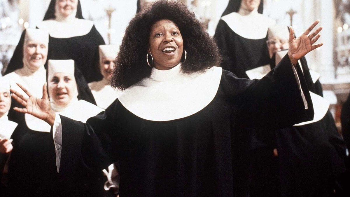 Sister Act (1992)Pembawaan Whoopi Goldberg yang cenderung semau gue tidak hanya bikin kepala biarawati pusing tujuh keliling, tetapi juga membuat penonton ngikik-ngikik selama menonton film ini. Sajian komedi dengan sederet momen kocak, dan momen musikal yang dirangkai asyik.