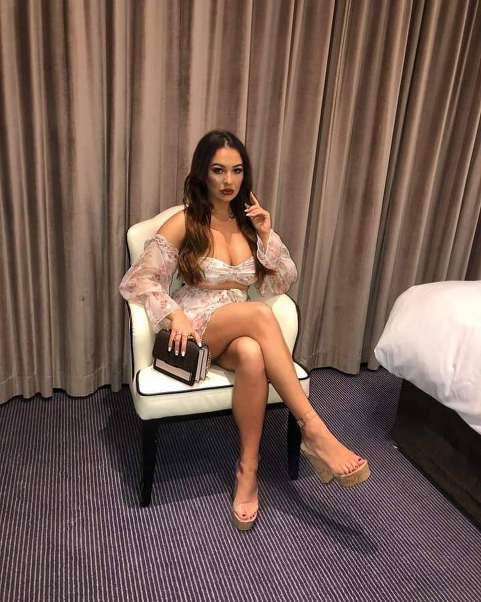 GoddessLexiRp's tweet photo. Who wants dominated... I need amusement in my life rn

#catfishfindom #domination #ruinyourself https://t.co/hZNQWs0zRm