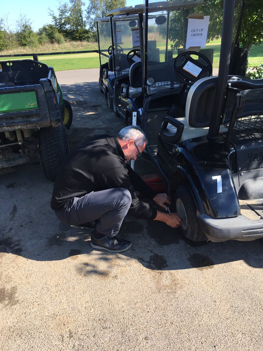 Quick buggy repair to ensure the full fleet of buggy’s are up and running, just like F1 pit lane 😂😂.   #buggyhire #hire #opentoall #yamaha #drinksbuggy #food #drinks #alfresco