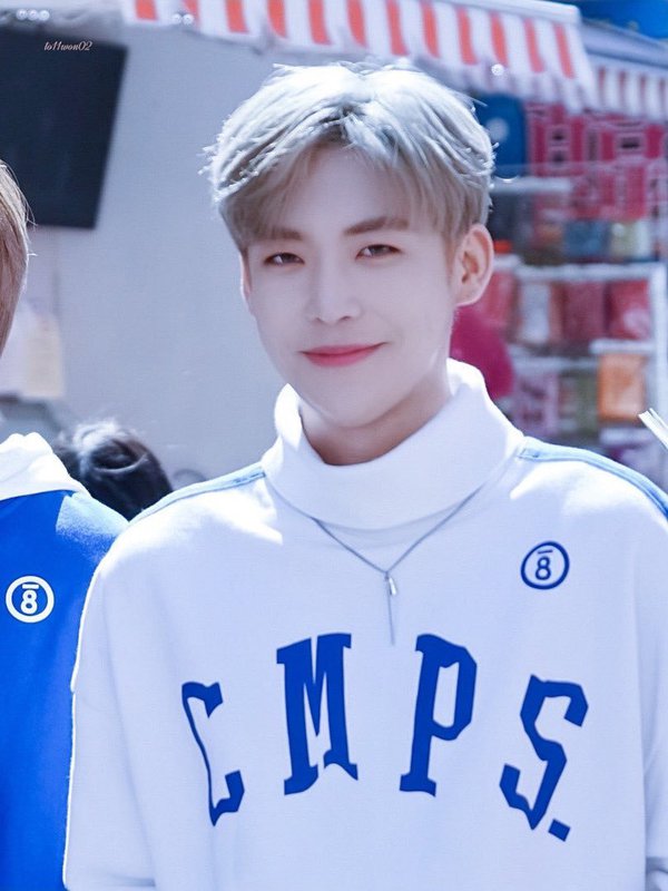 Chawon facts: - Also has the voice of an angel - He's adorable when interacting with fans because he always loves to keep eye contact and takes time to write fans names in their native language - Also really active on fan cafe - White and blue turtle neck, just yes