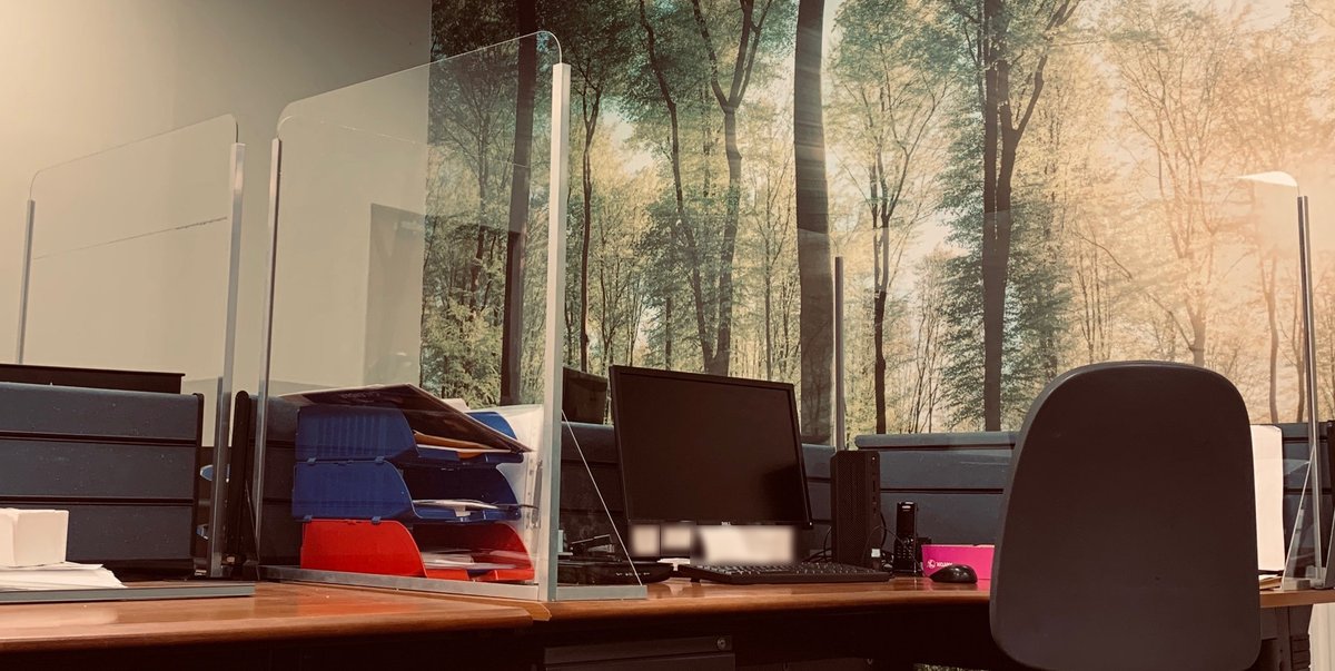 Safeguard your staff &amp; customers with our social distance screening 🛡️

All screens can be personalised to match your company branding, workplace or environment  👍

Made-to-measure bespoke sizes available 📏

Contact us for more info ☎️

#socialdistancing #screens #workplace