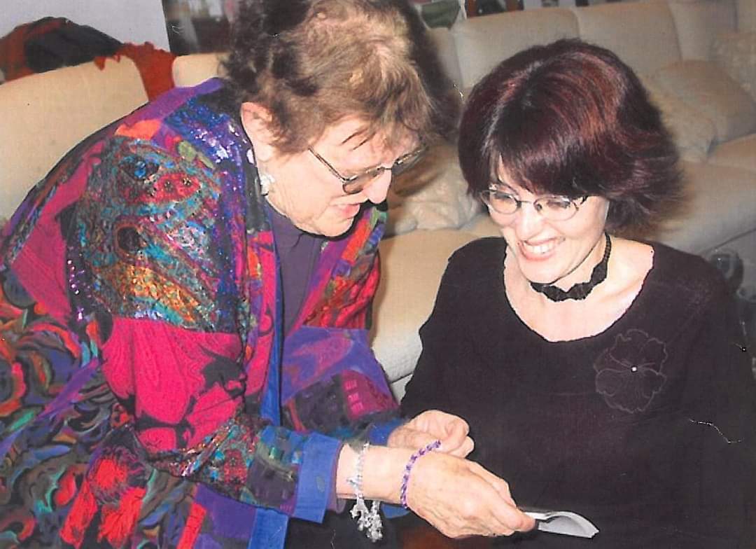 Blogger with Margaret Mahy admiring bracelet.