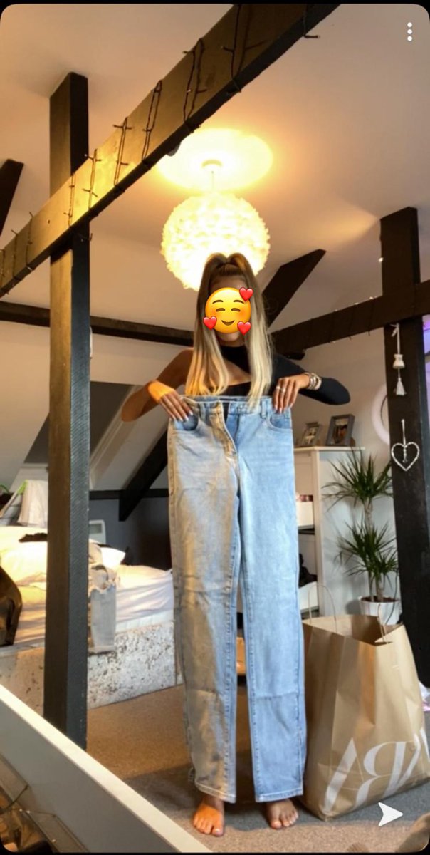 amyxlouiseex's tweet photo. Jeans for the BFG or a size 4 from PLT you decide 🥴🥴 https://t.co/9H6CF88QIt