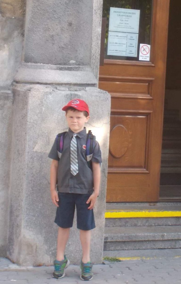 VenuseT's tweet photo. Vztah juniora ke škole se od prvního dne příliš nezměnil 🤣 #5let https://t.co/mLkuZOXgw7