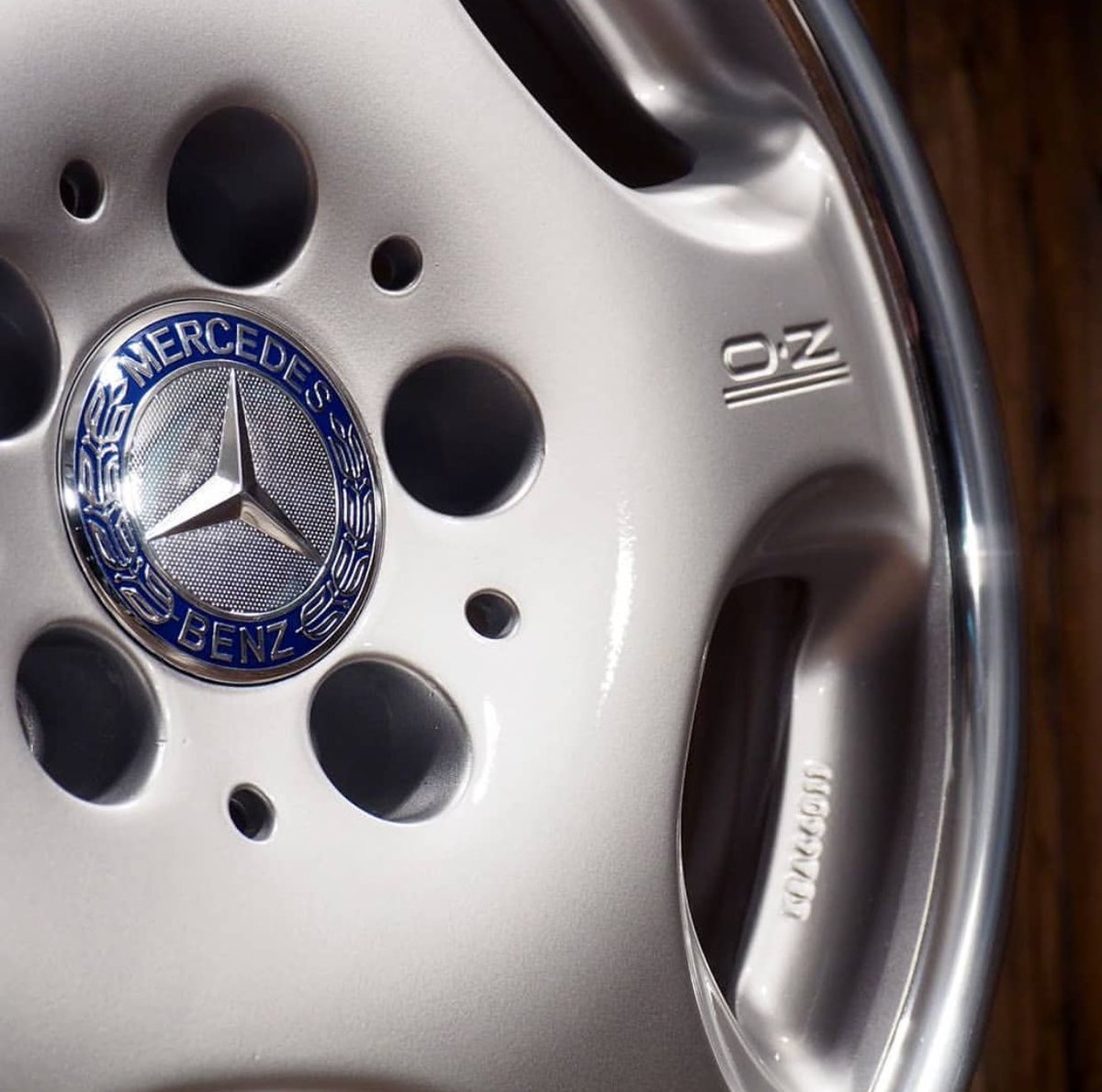 DonBag101's tweet photo. O.Z Opera
#OZ #OZwheels #OZracing #OZopera #WheelWhores #OldtimerWheels #RealWheels #FakeWheelsSuck #SplitWheels https://t.co/tV3BqC7VHM
