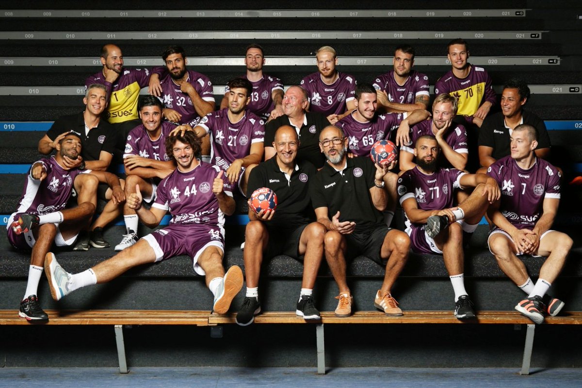 IstresHB's tweet photo. 𝗕𝗢𝗡𝗡𝗘 𝗥𝗘𝗡𝗧𝗥𝗘́𝗘 💜
Photo de classe promotion 2020-21😎  #rentreescolaire2020 #RENTREE2020 https://t.co/iFF16OvuVr
