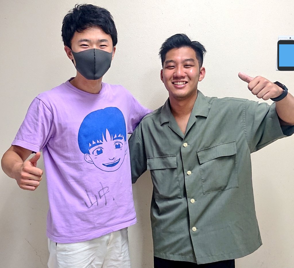 ボンジョルノケンジ 長尾健史 先日 あの 香水 で有名な 瑛人さんにお会いし 写真を撮っていただいちゃいました もっとちゃんとした服で撮って貰えば良かったなぁ 香水 瑛人 そっくりさん 別人です