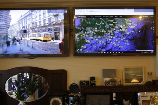 神楽坂のカフェレストランバー アンティーク時計のお店 神楽坂ペルゴー 昼間はカフェ 夜はバーとして営業しながら その店 09 07 神楽坂deかぐらむら編集部