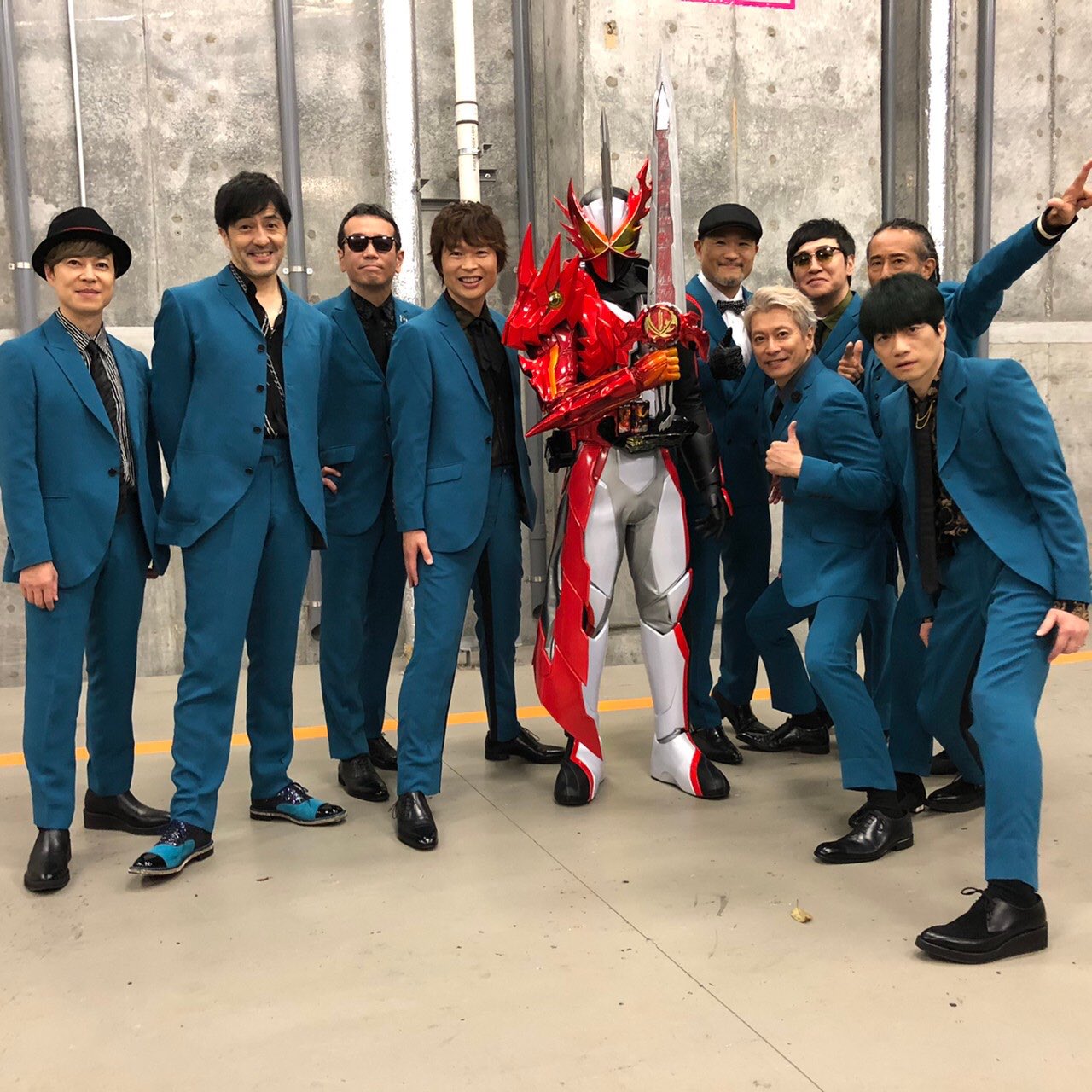 仮面ライダーセイバー 東映公式 号外 東京スカパラダイスオーケストラさんとオープニング曲でコラボするアーティストが なんと 明日９月２日 水 の グッド モーニング 午前4 55 午前8 00 オンエア内で大 大 大発表されます 皆さん