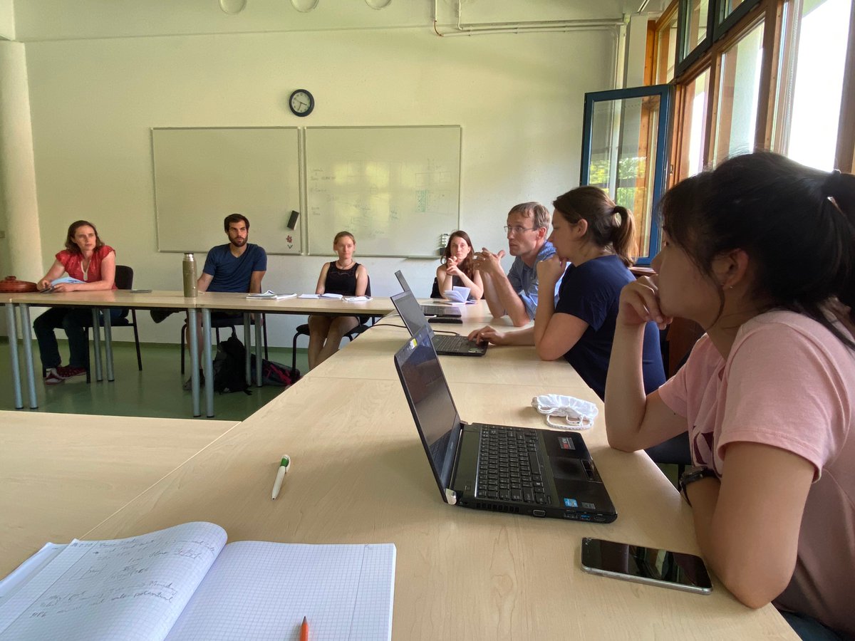 First face to face, mask to mask meeting since the beginning of RhizoTraits. Great visit of the “Moving Fields” facility of the LfL. We are all excited to start our first experiment very soon. Stay tuned!