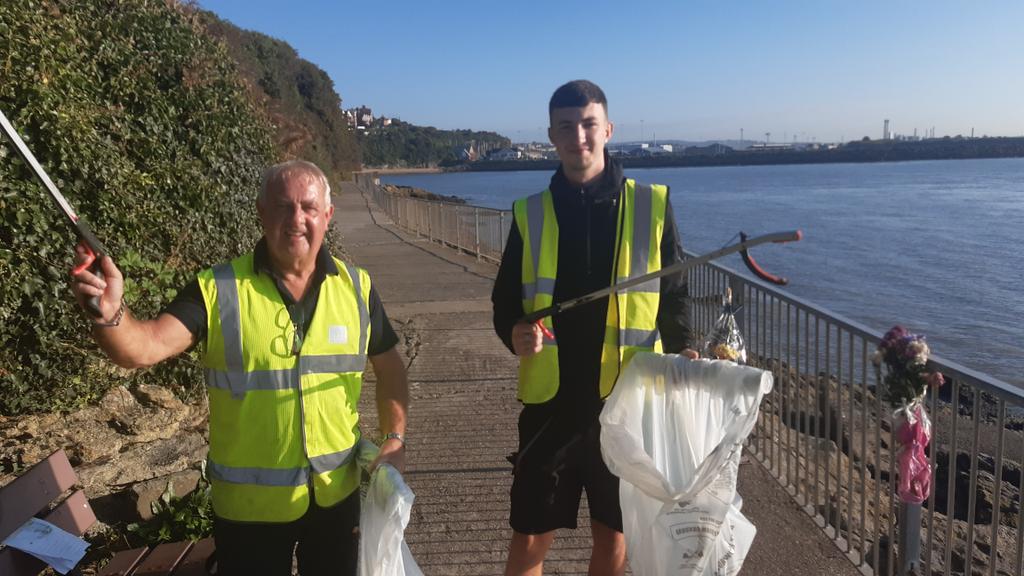 BarryIdeasbank's tweet image. Great to see Philip and Bailey @VOGCouncil Resort Wardens doing the early morning litter pick on Barry Island
#keepBarrytidy @Barrybados