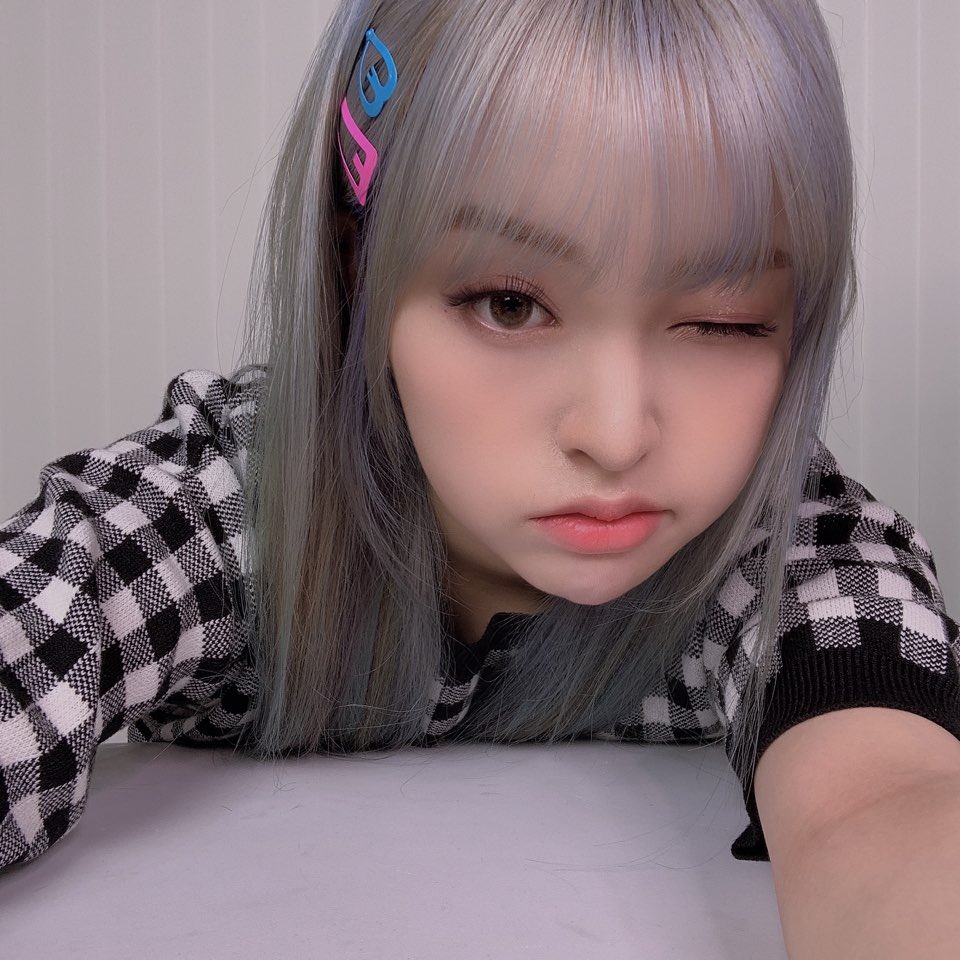 LUNARSOLAR_'s tweet photo. [#유우리]

오늘은.....연습생 마지막 날........
이제는 앞만 보고 꽃길만 걷고 우리만 믿고 다 같이 좋은 시간 보내요💚!!!
좋은 시작을 위해 좋은 꿈 꾸면서 내일을 기다립시다🌈🌸!!!

#루나솔라 #LUNARSOLAR #YUURI https://t.co/Qw69Ziia0q