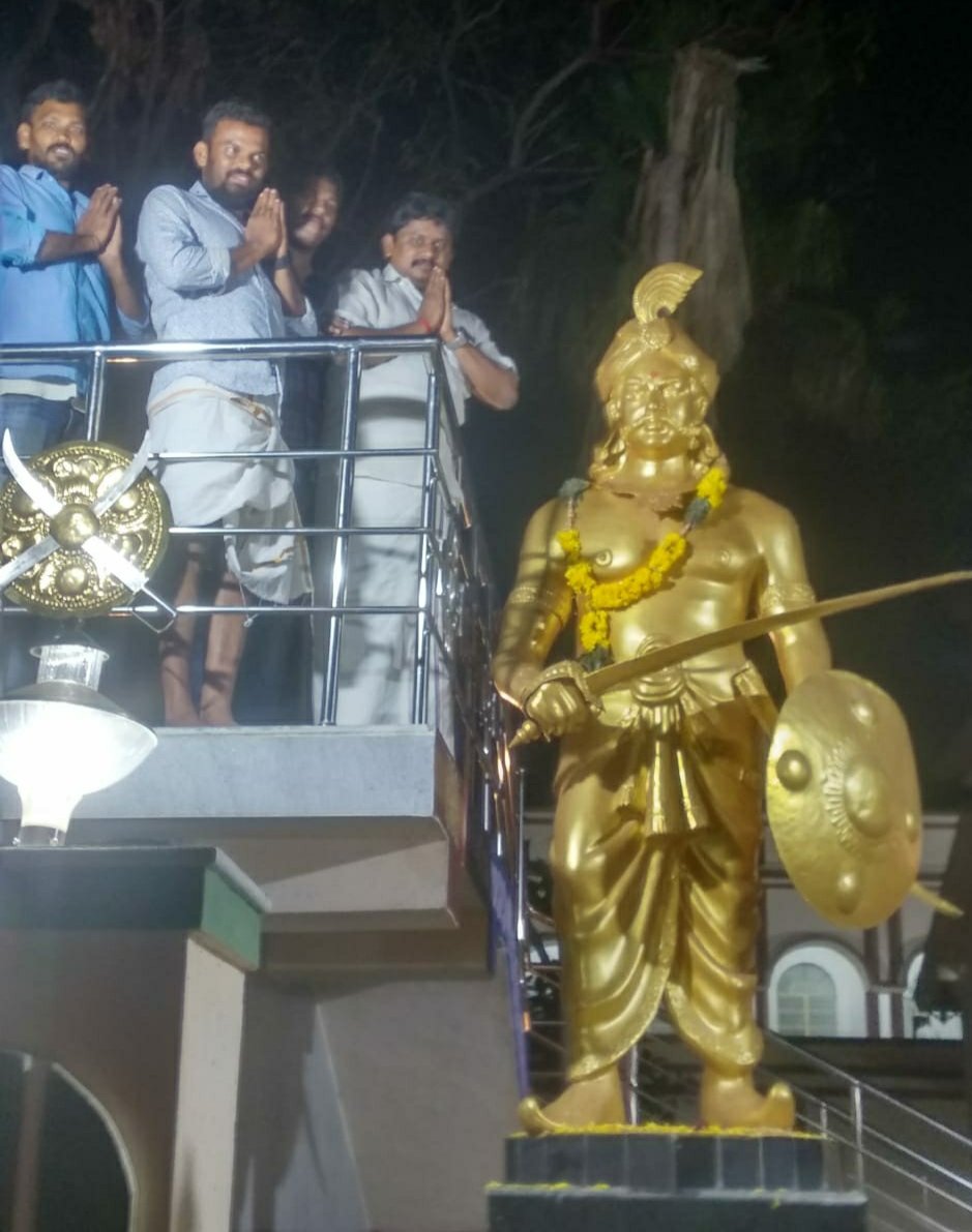 IAiadmk2010's tweet photo. முதல் சுதந்திர போராட்ட வீரர் *மாமன்னர் புலிதேவன்* 305 பிறந்தநாளில் போற்றி வணங்குகிறேன்!!! 

இவண்
வள்ளியூர் K.S.இந்திரன்https://t.co/MZg2xNYhKy
மாவட்ட தகவல் தொழில்நுட்ப பிரிவு. https://t.co/fq4Of5R3hm