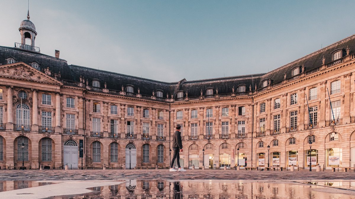 BordeauxTourism's tweet photo. La place de la Bourse est sublime 🤩 Elle signe #Bordeaux dans le monde entier depuis des siècles 📸 Teddy Verneuil https://t.co/aSy4GZvAIM