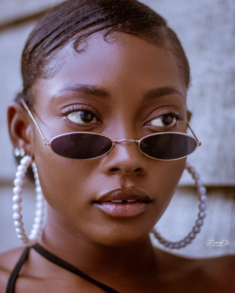 Mélanine au Chocolat 🍫🍯✨

📸:@_Diamond_Iris 

👸🏾:@wollaura2 
 
Camera & Lens: Canon60D & Canon50mm f1.8

Lighting: Natural-light & Reflector

Edited on: @lightroom & @photoshop 

#diamondirisphotography #naturallightshaper