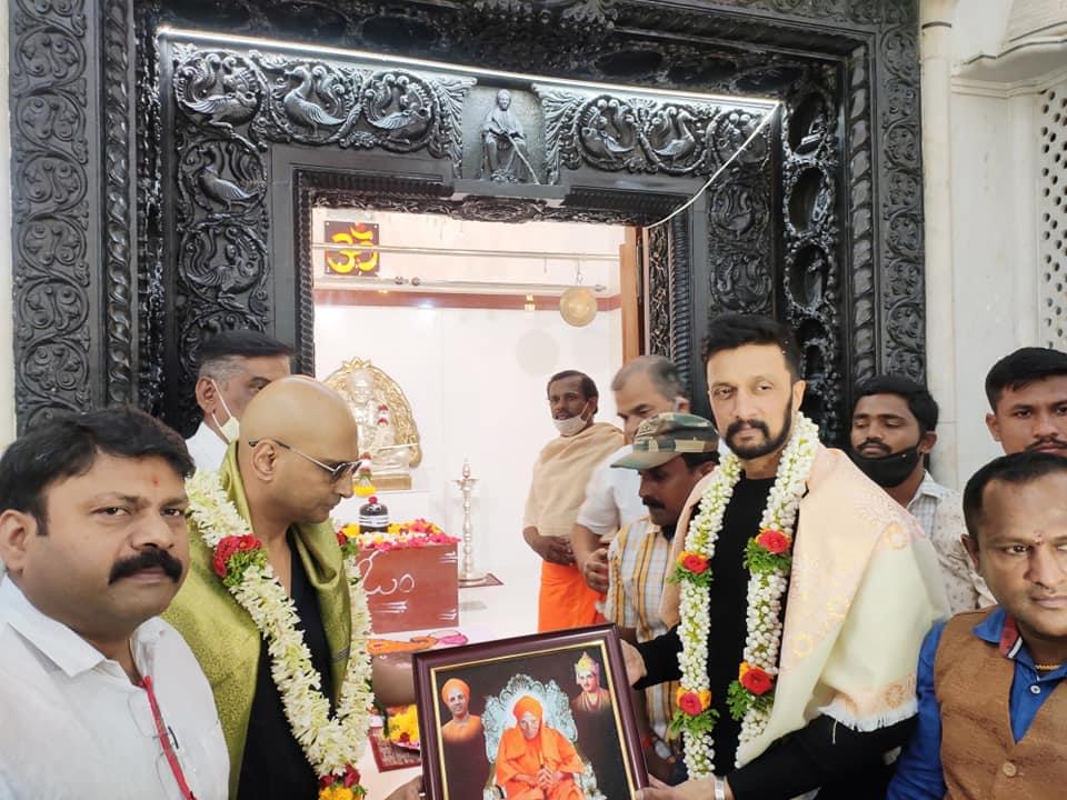 @BosMandya @KicchaSudeep #Exclusive 😻Today in tumkur Siddganga mata ♥️
@KicchaSudeep
#indrajithlankesh

#KicchaSudeep #KichchaForever #Phantom #Kotiggoba3