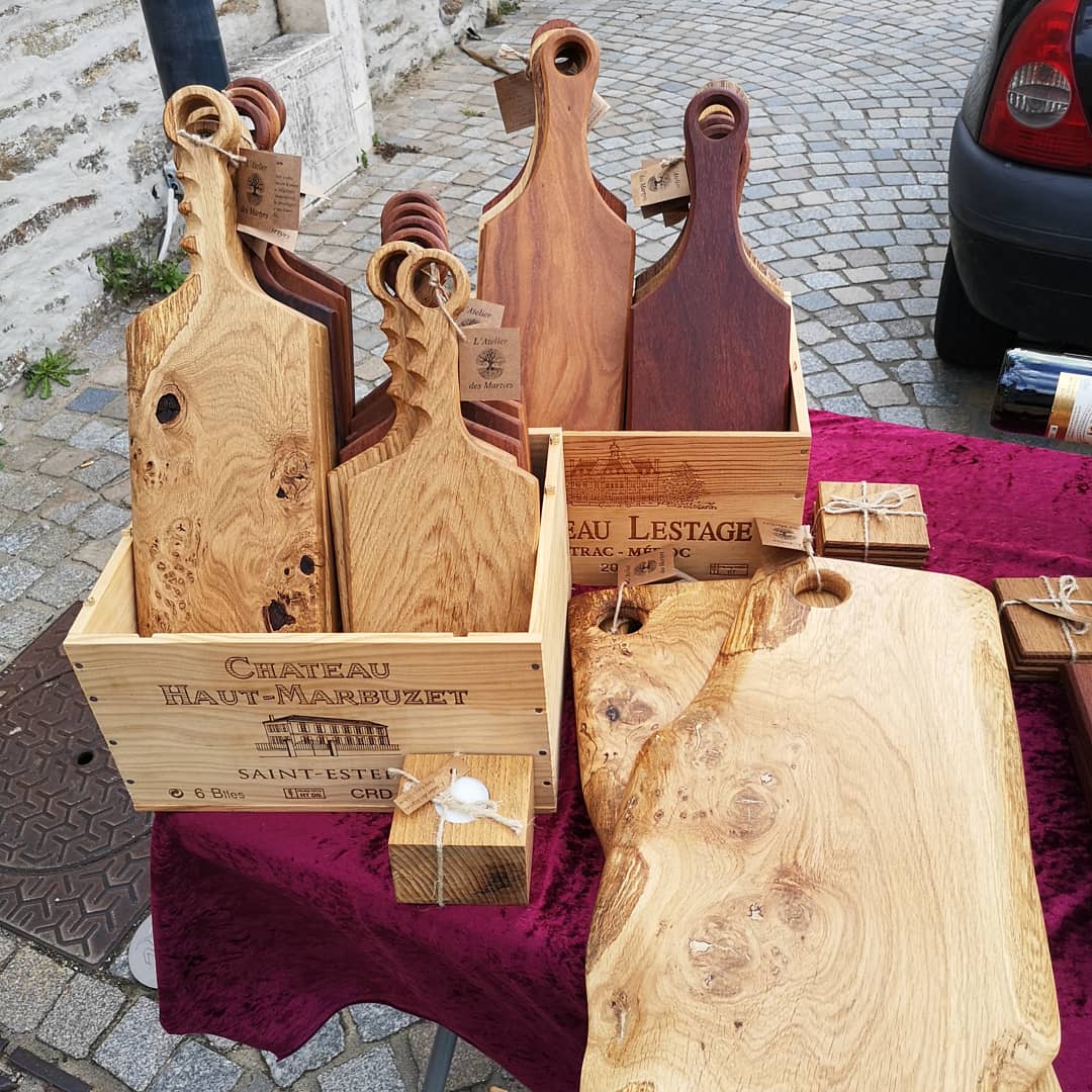 l_martyrs's tweet photo. Retrouvez moi se matin sur le très jolie marché du Conquet jusqu'à 13h!! Je serai également au marché de messouflin à Ploumoguer vendredi après midi 😉
#marché #marchéartisanal #leconquet #ploumoguer #plancheàdecouper #lampe #biere #portebouteille #cadeau https://t.co/O2armKkwOd