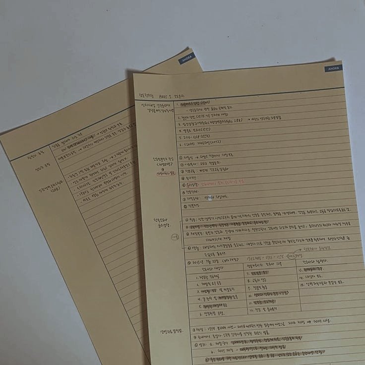 ssunshinelix_'s tweet photo. 𝖲𝗍𝗋𝖺𝗇𝗀𝖾𝗋 𝖭𝗎𝗆𝖻𝖾𝗋¡! minsung au

Jisung leía un interesante libro de filosofía mientras estaba sentado en un bus al lado de un desconocido, cuando este, antes de bajar, le da una nota inesperada. 

-"No entiendo lo que lees, pero quizá me lo quieras explicar. ♡" https://t.co/DFqqQltieT