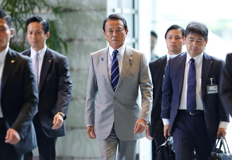 こればっかりはいつも感心してる 袖口には必ずシャツがのぞく 麻生太郎財務大臣のすごいところは スーツ にあるという話 Togetter