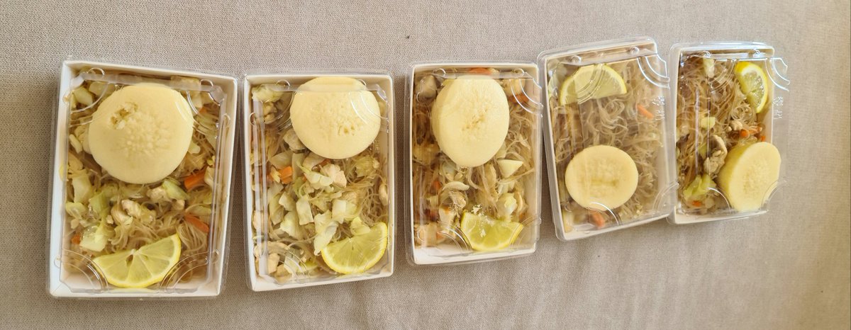 Redseanails's tweet image. Pansit bihon with puto🤩🤩🤩