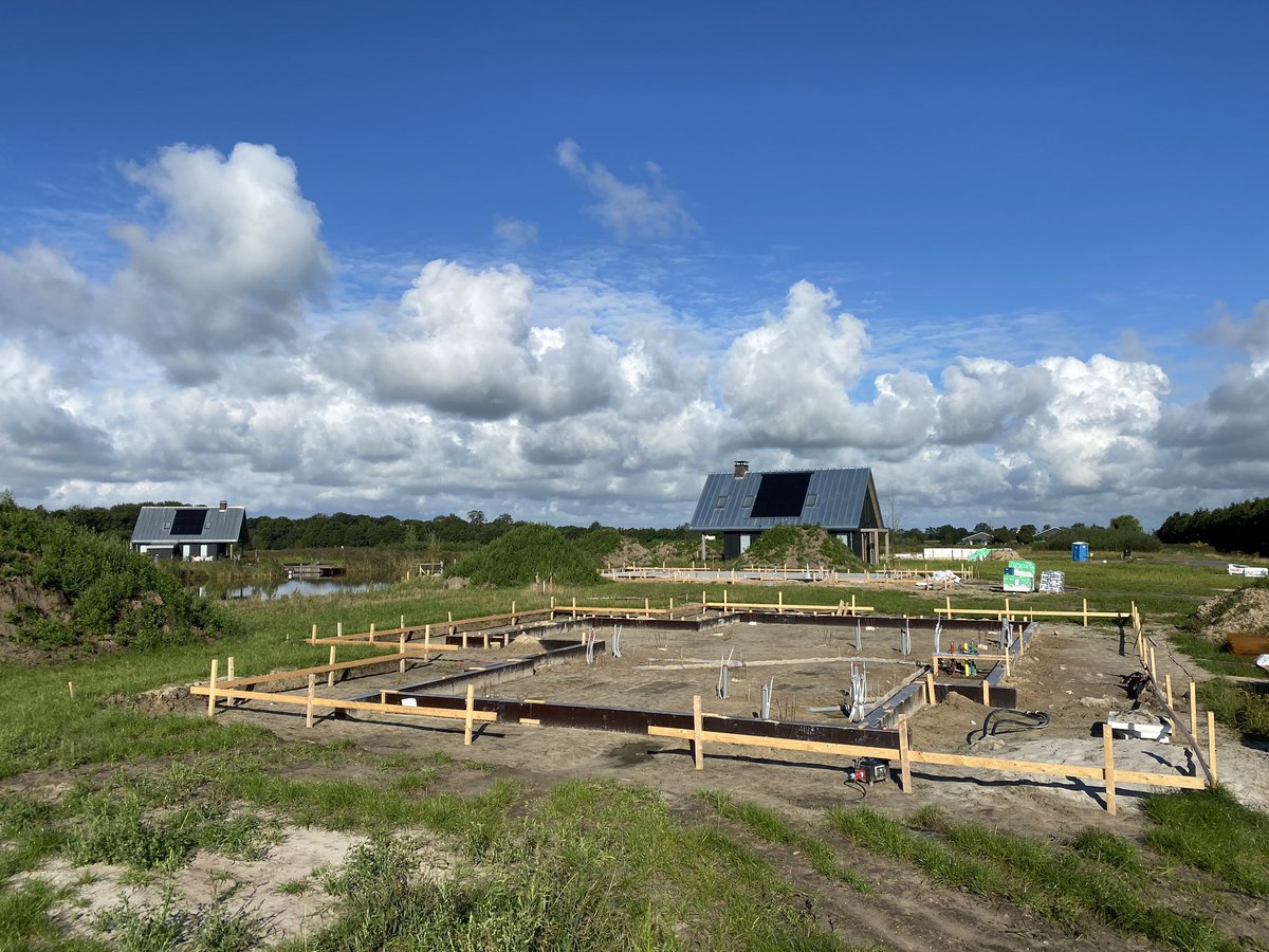 meervaneysinga's tweet photo. Voortgang funderingen. Beton wordt inmiddels ook gestort. Kavel 25, kavel 26 en kavel 29 ....

Meer van Eysinga
#langweer #boornzwaag #sintnicolaasga #recreatiewoning #vakantiewoning #water #friesland #zonneenergie #geothermie #warmtepomp #eysingastate 
https://t.co/sul17AJZka https://t.co/T6W6douiqm