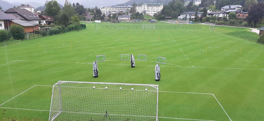 MartinScherb's tweet photo. Alles fertig für die Trainingssession I @oefb1904 U18 #2003er #Dillyressort ein bissl nass ist es 😉 https://t.co/aniT3w3Z98