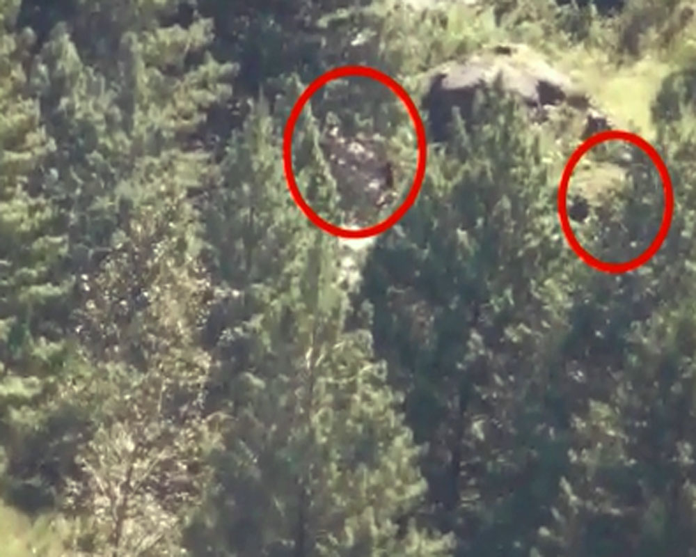 TheDailyPioneer's tweet photo. #Breaking: On 30 Aug, movement of suspicious persons detected along the #LoC in #RampurSector, #Baramulla district. Movement was from a village close to LoC&amp;suspects had crossed into Indian territory. Their move was kept under constant surveillance: Chinar Corps, #IndianArmy. https://t.co/TCJ2XS3XJ8