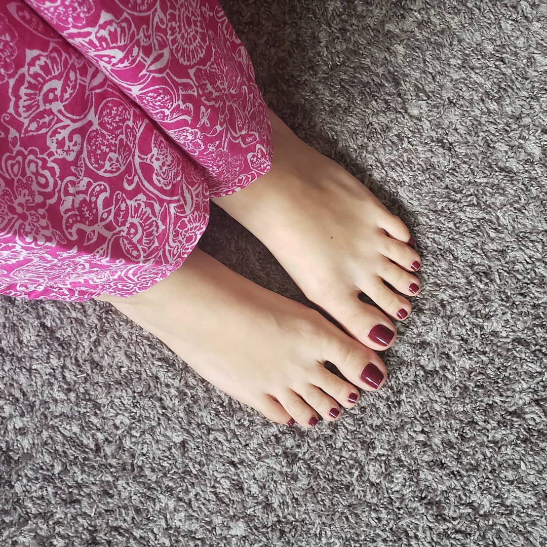 Жаклин ши feet