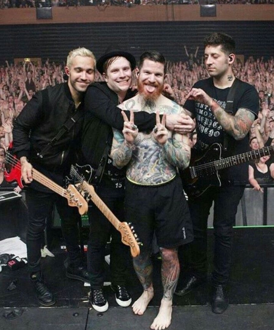 in honour of joe trohman& #39;s birthday, here is a thread of him not doing what the other fall out boys™ are doing in photos ✧･ﾟ: *✧･ﾟ:*