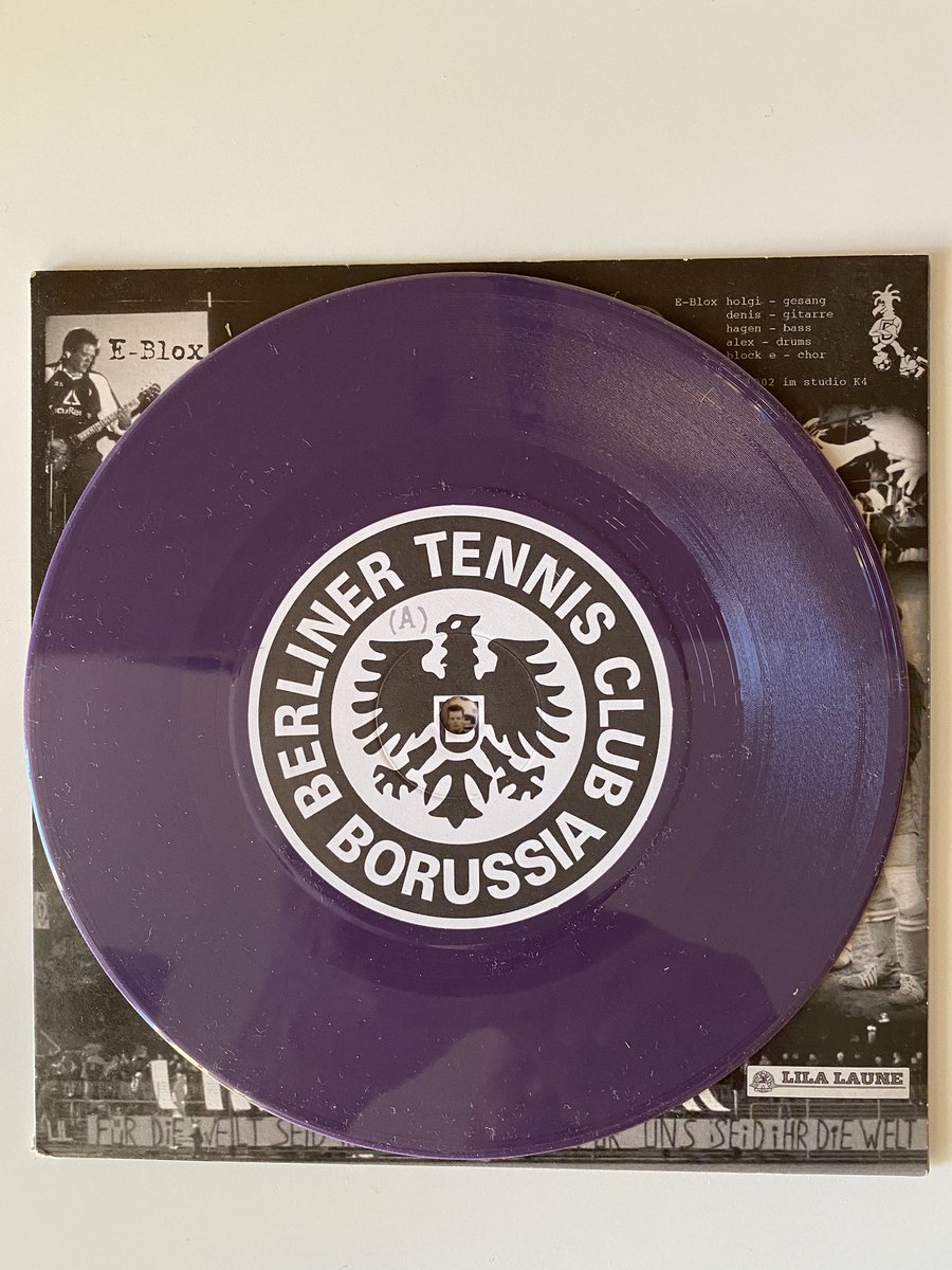 Auch wir haben für den #GPdlVSC (Grand Prix de la Vereinslieder Song Contest) einen <a href="/TennisBorussia/">Tennis Borussia</a> Song eingereicht. 12 points to the E-Blox bitte! Alle hin da und abstimmen.