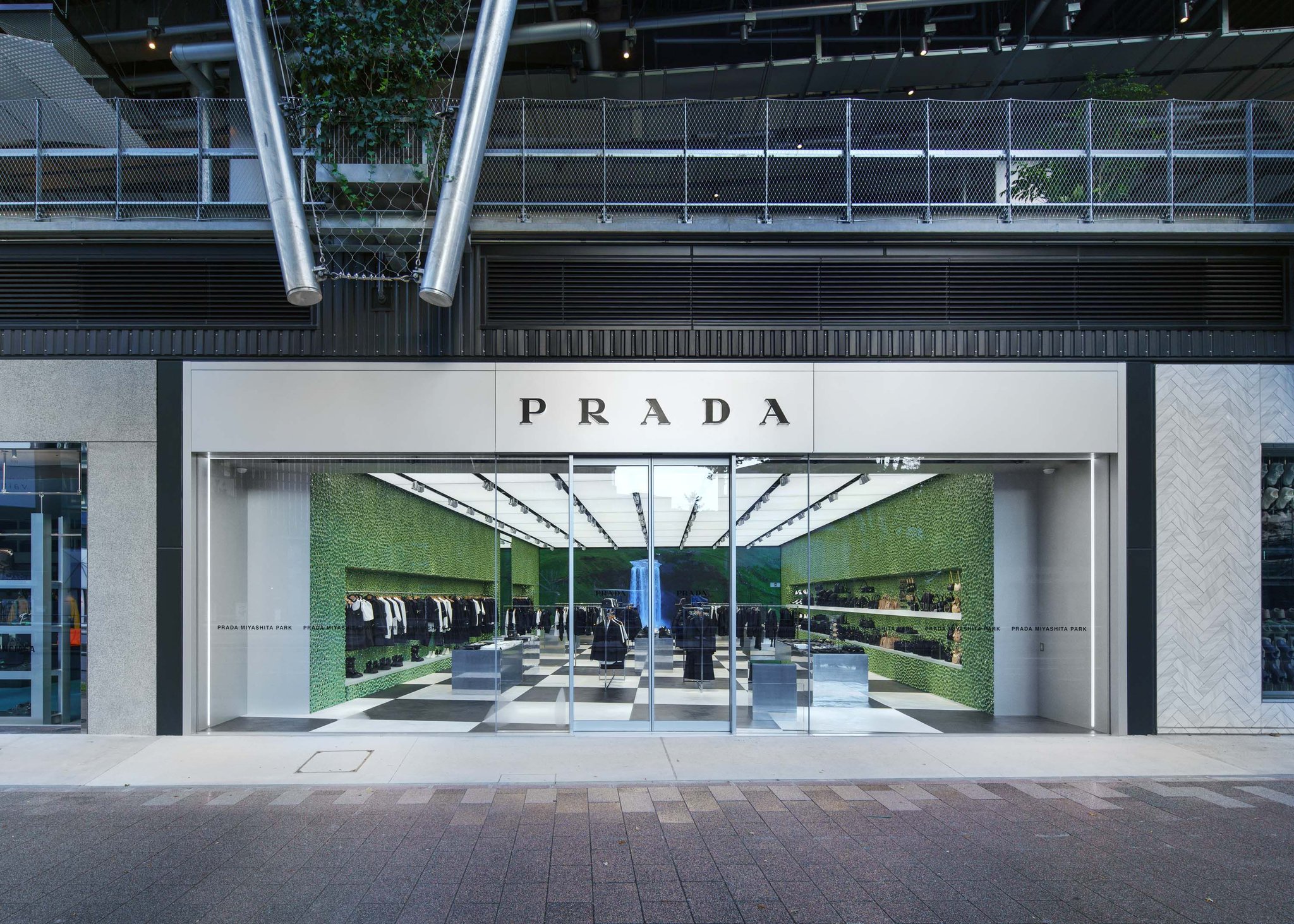 Prada Japan 独創的なビジュアルアイデンティティが特徴の プラダ Miyashita Park店がオープン Line公式アカウントの特設ページではカスタマイズできるオリジナル壁紙を配信中 プラダline公式アカウント T Co M2ecfea5wc Pradamiyashitapark