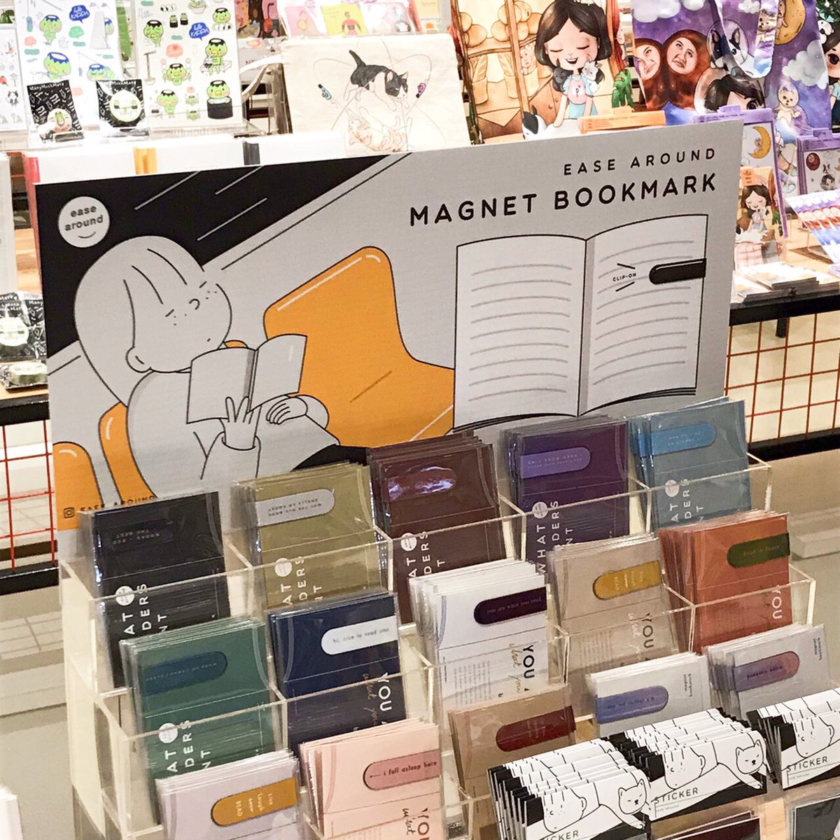 EaseAround's tweet photo. วันนี้เข้า @MediumandM มาเติมที่คั่นหนังสือแม่เหล็ก และจัดดิสเพลย์ใหม่ อยู่ตรงหน้าทางเข้าเลยนะ หาง่ายมั่กๆ 😁✌🏻 https://t.co/uitVmd9eiJ